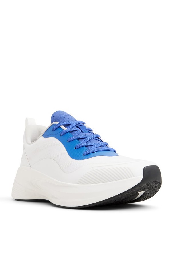 필로우스니커 스니커즈 - 화이트/블루 ADD2N027FZ107는 남성용 운동화입니다. 화이트와 블루 색상의 조화가 돋보이며, 라운드 앞코 디자인으로 편안함을 더했습니다. 합성가죽 소재로 제작되어 일상생활과 가벼운 러닝에 적합하며, 봄, 여름, 가을 계절에 활용하기 좋습니다. 끈 형태로 간편하게 착용할 수 있으며, 로우탑 디자인과 플랫 굽으로 미니멀, 캐주얼, 스포티한 스타일을 연출하기 좋습니다. 경량 디자인으로 편안한 착용감을 제공합니다.
