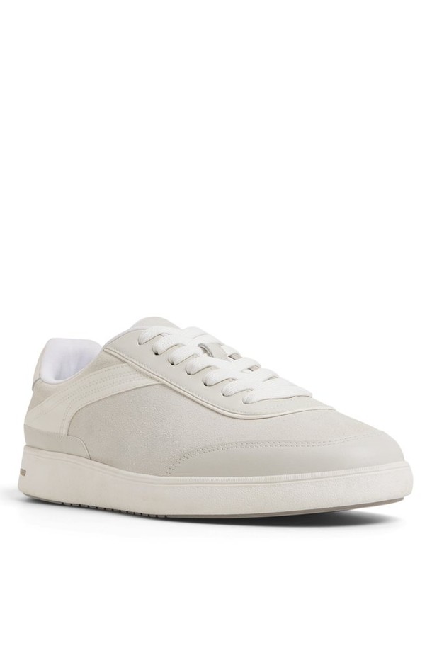 사이프레스 스니커즈 - 아이스 ADD2N086FZ102는 남성을 위한 캐주얼 스니커즈입니다. 아이스 컬러와 화이트 컬러의 조화로 시원하고 산뜻한 느낌을 주며, 봄, 여름, 가을에 착용하기 좋습니다. 라운드 앞코에 캔버스 소재를 사용하여 편안한 착용감을 제공하며, 플랫 굽과 레이스업 스타일로 심플하면서도 미니멀한 디자인을 강조합니다. 일상 및 산책룩에 잘 어울리는 로우탑 디자인의 가볍고 활동적인 스니커즈입니다.
