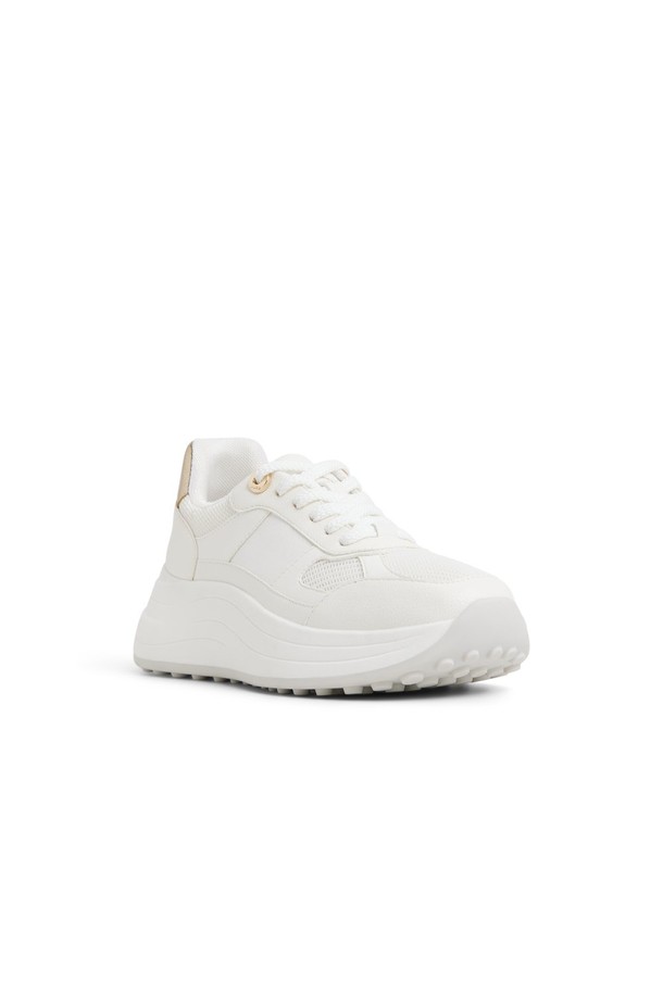 **켄배리 필로우워크 스니커즈 - 화이트 콤보 ADD1N067FZ172**는 남성용 **화이트** 컬러의 스니커즈입니다. 가볍게 제작되어 일상과 러닝 활동에 적합하며, 봄, 여름, 가을 계절에 착용하기 좋습니다. 라운드 앞코에 끈으로 여미는 디자인이며, 미니멀, 캐주얼, 스포티한 스타일을 연출할 수 있습니다. 합성가죽 소재로 제작되었으며, 낮은 굽과 플랫 형태의 밑창으로 편안한 착용감을 제공합니다. 러닝룩과 산책룩에 매치하여 활동적인 스타일을 완성해보세요.
