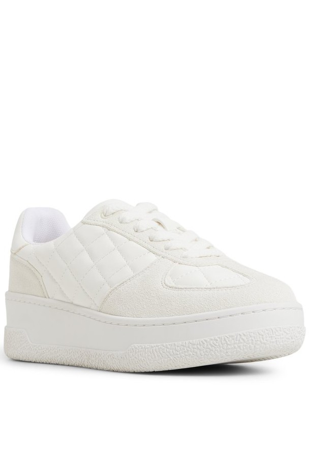 디발 필로우워크 스니커즈 - 화이트 ADD1N013FZ100는 일상, 출근룩, 산책룩에 모두 잘 어울리는 남성용 스니커즈입니다. 굽 높이가 낮고 플랫 타입으로 편안한 착용감을 제공하며, 라운드 앞코 디자인과 무지 패턴은 미니멀하면서도 클래식한 스타일을 연출합니다. 합성가죽 소재로 제작되어 관리가 용이하며, 끈으로 여미는 디자인으로 안정적인 핏을 선사합니다. 봄, 여름, 가을 계절에 활용하기 좋은, 캐주얼한 무드의 로우탑 스니커즈입니다.
