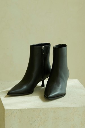 에말리 필로우워크 앵클 부츠 - 블랙 ADD1B074FZ001