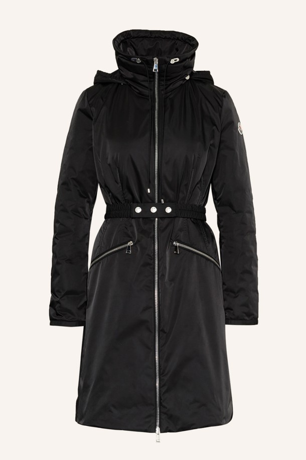 몽클레르 헤르만빌 허먼빌 여성 코트 재킷 패딩은 겨울철 스타일과 보온성을 모두 갖춘 여성용 아우터입니다. 블랙 컬러의 무지 디자인으로, 베이직하고 클래식한 스타일을 연출합니다. 넉넉한 두께감과 부드러운 촉감의 나일론 소재로 제작되어 편안한 착용감을 선사합니다. 집업 방식으로 간편하게 여밀 수 있으며, 레귤러 핏과 긴 소매 기장, 패딩 코트 타입으로 디자인되었습니다. 몽클레르 브랜드의 방수 기능, 뛰어난 보온성, 패딩 안감으로 추운 겨울에도 따뜻하게 착용할 수 있습니다.
