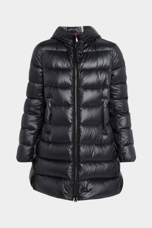 몽클레어 수에이네 여성 롱패딩은 겨울철 추위로부터 당신을 보호해 줄 방풍 기능과 보온성을 갖춘 여성용 롱패딩입니다. 부드러운 촉감의 나일론 소재와 두꺼운 두께감으로 제작되어 편안한 착용감을 선사합니다. 미니멀한 스타일과 무지 디자인, 블랙 컬러는 어떤 스타일에도 잘 어울리는 세련된 분위기를 연출합니다. 롱 기장의 오버핏 디자인과 집업 여밈 방식으로 편안함과 활동성을 높였으며, 긴 소매와 광택감 있는 디테일이 특징입니다. 안감과 패딩 충전재로 더욱 따뜻하게 겨울을 보낼 수 있습니다.
