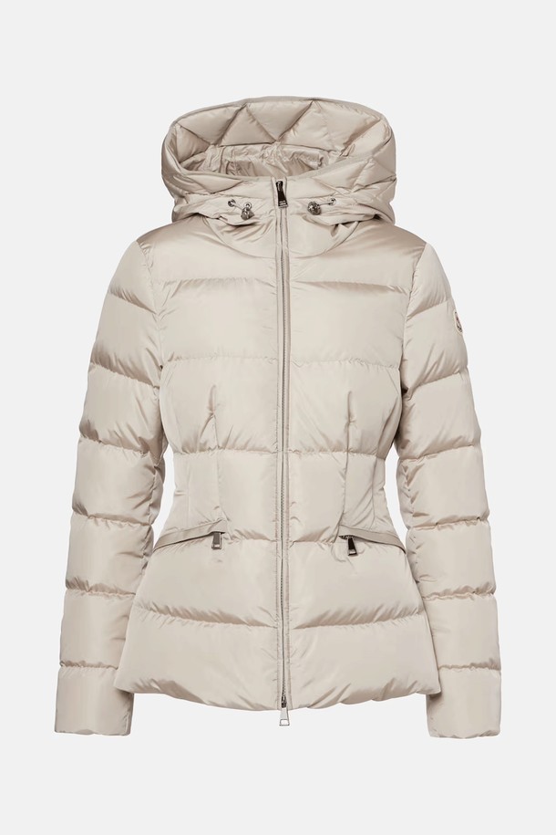 몽클레르 아보체 (AVOCE) 여성 다운 패딩은 추운 겨울, 산책룩과 같은 일상생활에서 캐주얼, 스포티, 미니멀한 스타일을 연출하기에 좋은 아이템입니다. 베이지 및 아이보리 색상으로 출시되어 다양한 룩에 매치하기 용이하며, 부드러운 촉감의 나일론과 다운 소재를 사용하여 제작되었습니다. 크롭 기장의 레귤러핏으로 디자인되었으며, 긴 소매와 집업 여밈 방식, 후드 및 퀄팅 디테일이 특징입니다. 두꺼운 두께감으로 뛰어난 보온성을 제공하며, 경량 설계로 편안한 착용감을 선사합니다.
