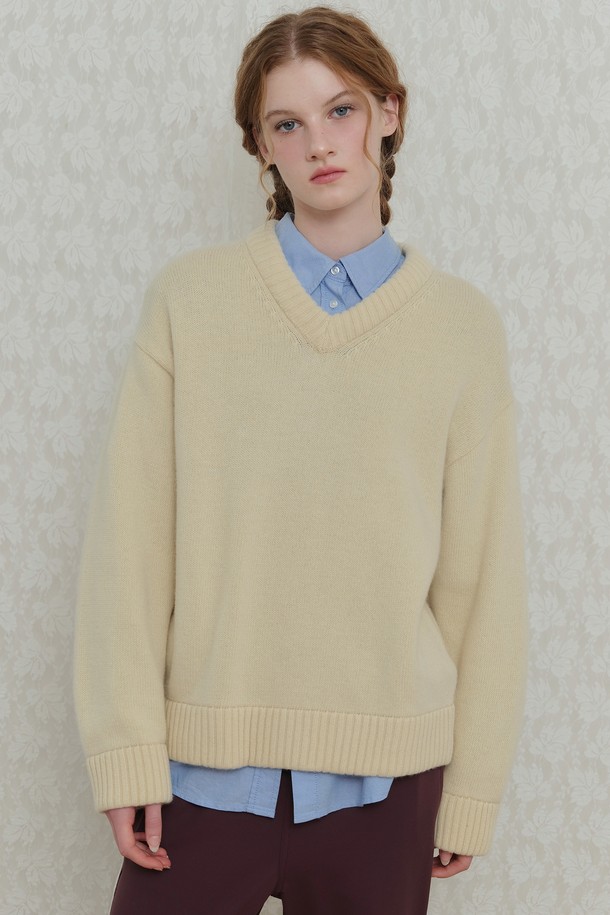 POEV - 스웨터 - 90’s V-neck Cashmere Knit - Butter