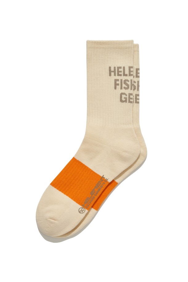 남녀공용 필드 컴포트 크루 삭스 (아이보리)는 부드러운 촉감의 면 혼방 소재로 제작되어 아웃도어 활동, 일상, 하이킹 시 편안함을 제공합니다. 중간 길이 디자인에 보트 스타일에서 영감을 얻었으며, 중간 부분 골지 구조는 활동적인 움직임에도 안정적인 착용감을 선사합니다. 아이보리, 카키, 그레이 세 가지 색상으로 출시되어 산책룩, 등산룩, 여행룩 등 다양한 TPO에 활용 가능합니다. 캐주얼, 미니멀, 클래식 스타일을 즐기는 남녀 모두에게 적합하며, 흡습 기능으로 쾌적함을 유지해 줍니다.
