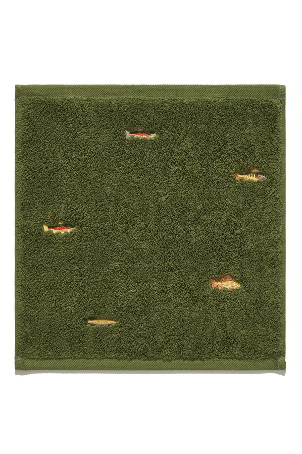 HELEMENT X TWB(히엘레멘트 X TWB) 프리미엄 자수 핸드타올 (OLIVE)는 부드러운 면 소재로 제작되어 흡습성이 뛰어납니다. 올리브 컬러에 섬세한 자수 디테일이 더해져 고급스러운 분위기를 연출합니다. 넉넉한 두께감으로 편안한 사용감을 제공하며, 캠핑 등 아웃도어 활동 시에도 유용합니다. 일상생활에서도 활용하기 좋은 실용적인 핸드타올입니다.
