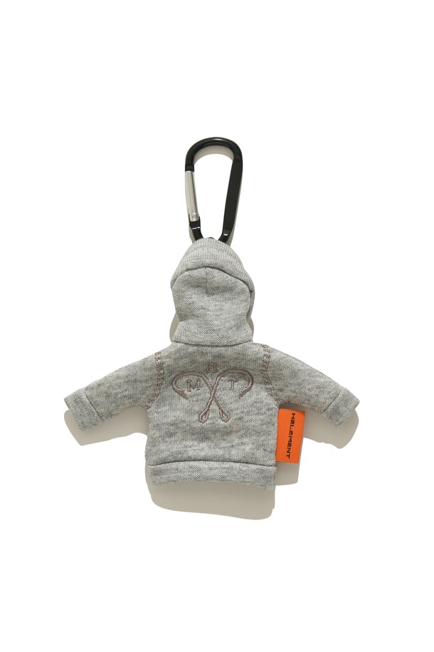 "더블훅 후드 맨투맨" 키링 (M 그레이)은 미니어처 후드 맨투맨 디자인으로 제작된 키링 시리즈입니다. 그레이 컬러의 캐주얼하고 미니멀한 스타일을 연출하며, '동네 마실룩', '여행룩', '산책룩' 등 다양한 TPO에 활용하기 좋습니다. 카라비너 고리가 포함되어 있어 가방이나 소지품에 간편하게 걸어 장식할 수 있습니다. 자유로운 스타일 연출을 위한 필수 아이템으로, 개성 있는 포인트를 더해줍니다.
