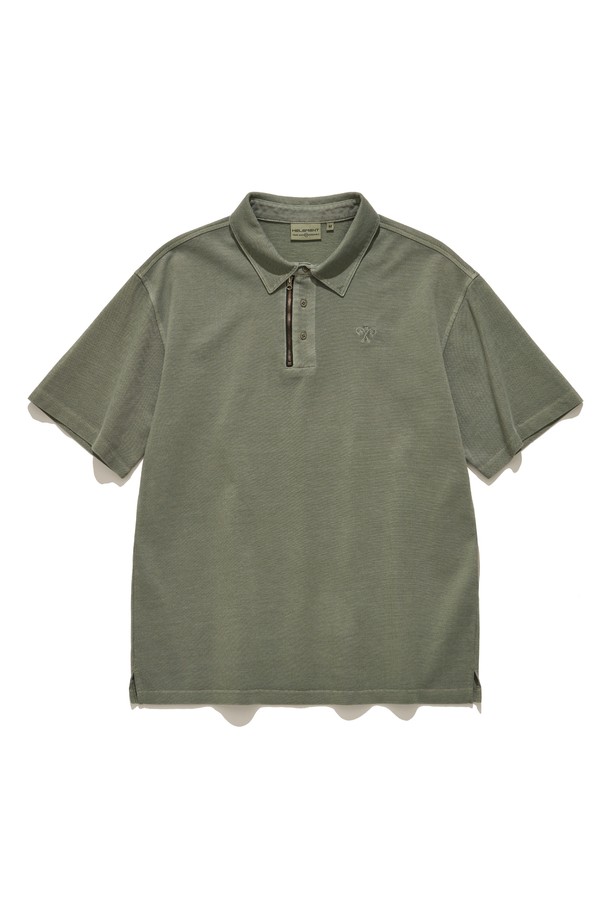 D.Khaki 컬러의 피그먼트 메탈 PQ 반팔 티셔츠는 피그먼트 가공과 메탈 지퍼 디테일로 포인트를 준 남성용 상의입니다. 면 소재로 제작되었으며, 카라 디자인의 레귤러 핏으로 일상 및 아웃도어 활동에 모두 적합한 캐주얼 스타일을 연출합니다. 여름 시즌에 어울리는 반소매 디자인으로, 프리미엄 캐주얼 감성을 더했습니다.
