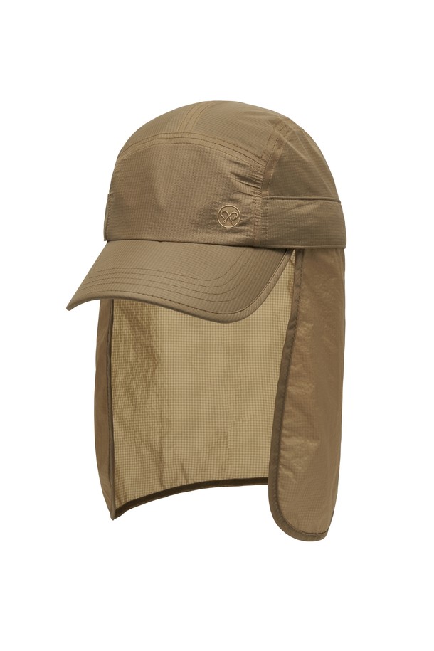 라이트 피셔 나일론 볼캡 (TAN)은 가볍고 시원한 착용감을 제공하는 여름용 볼캡입니다. 얇은 두께의 나일론 소재로 제작되어 땀 흡수와 빠른 건조 기능을 갖췄으며, 자외선 차단 기능으로 야외 활동 시에도 안심하고 착용할 수 있습니다. 탈부착 가능한 챙 디자인은 다양한 스타일 연출을 돕고, 2-WAY 기능성으로 실용성을 더합니다. 캠핑룩, 여행룩, 휴가룩 등 캐주얼, 미니멀, 고프코어 스타일 모두에 잘 어울리는 필수 아이템입니다.
