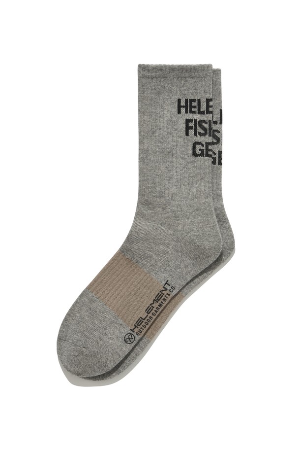 남녀공용 필드 컴포트 크루 삭스 (M 그레이)는 아웃도어 활동과 일상생활 모두에 적합한 양말입니다. 면, 폴리에스테르, 나일론, 스판덱스의 프리미엄 혼방 소재로 제작되어 흡습성과 신축성이 뛰어나 편안한 착용감을 제공합니다. 보트경기에서 유래한 스타일로, 중간 부위의 골지 패턴이 특징이며, 산책룩이나 동네 마실룩과 같은 캐주얼, 미니멀, 클래식 스타일 연출에 용이합니다. M 그레이, 아이보리, 카키 세 가지 색상으로 만나보세요.
