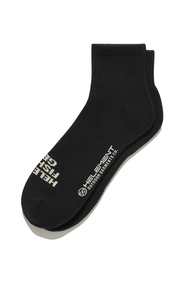 남녀공용 테크니컬 스킨 미드 삭스 (BLACK)는 아웃도어 활동과 일상생활에서 모두 활용 가능한 양말입니다. 부드러운 촉감의 프리미엄 코튼 혼방 소재를 사용하여 흡습 기능이 뛰어나며, 얇은 두께감으로 편안한 착용감을 제공합니다. 골지 패턴의 미드 삭스는 캐주얼, 미니멀, 클래식 스타일 모두에 잘 어울립니다. 동네 마실룩, 산책룩 등 가벼운 TPO에 매치하여 활용해보세요. 블랙, 아이보리, 카키, 머스타드 네 가지 색상으로 만나보실 수 있습니다.
