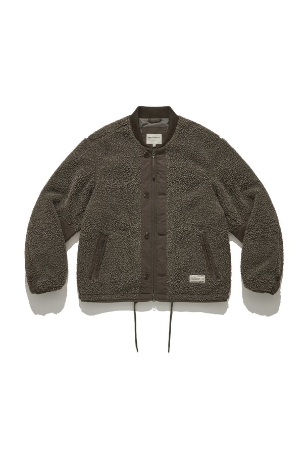 포스 테크니컬 플리스 (BROWN)는 가을과 겨울철, 일상에서 따뜻하게 착용하기 좋은 남성용 플리스 자켓입니다. 부드러운 촉감의 두꺼운 플리스 소재로 제작되어 뛰어난 보온성을 자랑하며, 캐주얼 및 스포티한 스타일을 연출하기 좋습니다. 집업 스타일의 레귤러핏 디자인으로 편안하게 착용할 수 있으며, 산책룩이나 캠핑룩과 같은 TPO에 활용하기 좋습니다. 무지 디자인에 브라운 컬러로 어떤 옷에도 쉽게 매치하여 미니멀한 스타일을 완성할 수 있습니다.
