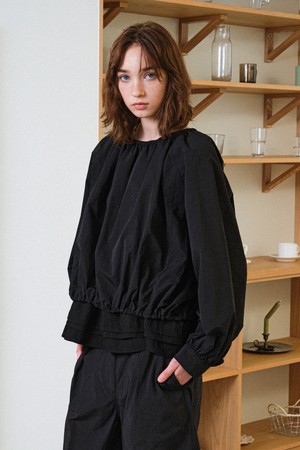 여성 플로라 프릴 블라우스 (BLACK)