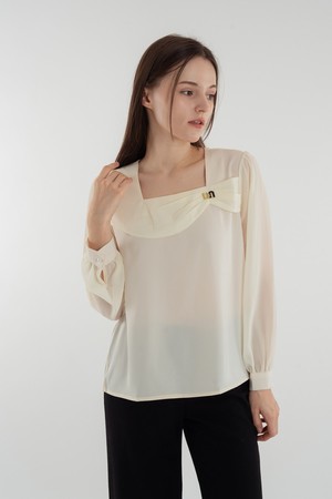 NECKLINE POINT BLOUSE