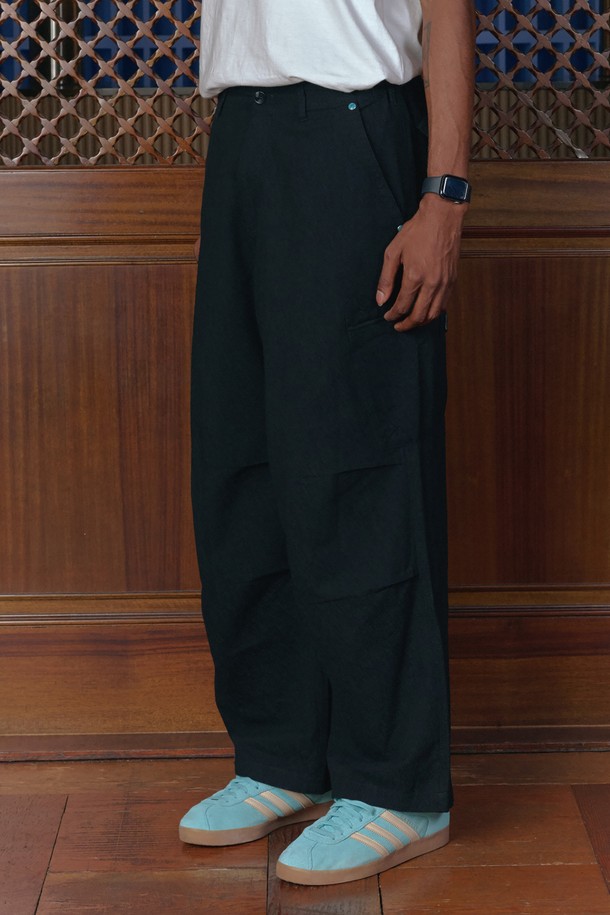 MUDSALT - 캐주얼팬츠 - LEAF LINEN PARACHUTE PANTS BLACK