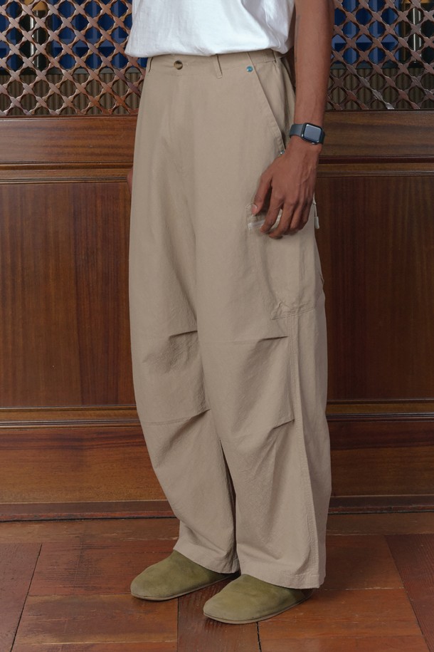 MUDSALT - 캐주얼팬츠 - LEAF LINEN PARACHUTE PANTS BEIGE