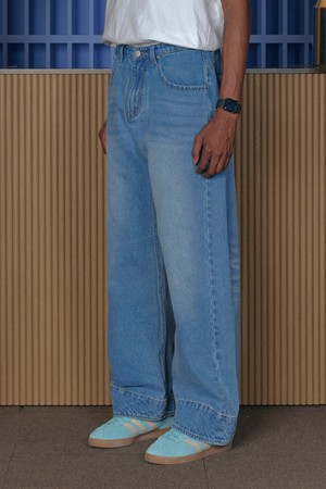 WASHING CURVED WIDE DENIM PANTS LIGHT BLUE