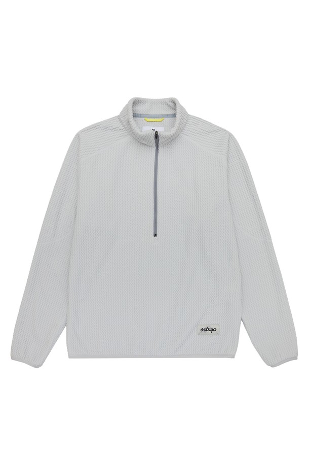 25FW 알피넘 하프 집 플리스 팀버울프는 아웃도어 활동과 일상에서 모두 활용 가능한 플리스 재킷입니다. 부드러운 촉감의 폴리에스터 소재로 제작되었으며, 가을과 겨울에 따뜻하게 착용할 수 있습니다. 래글런 슬리브와 아티큘레이티드 엘보우 구조로 활동성을 높였으며, 엘라스틱 커프스와 밑단 마감으로 편안한 착용감을 제공합니다. 하프 집업 디자인과 텍스처드 패턴, 팀버울프 컬러가 스포티하면서도 캐주얼한 스타일을 연출합니다. 등산룩, 캠핑룩, 산책룩 등 다양한 TPO에 활용 가능하며, 보온, 신축성, 통기성 기능을 갖춘 레귤러핏 플리스 자켓입니다.
