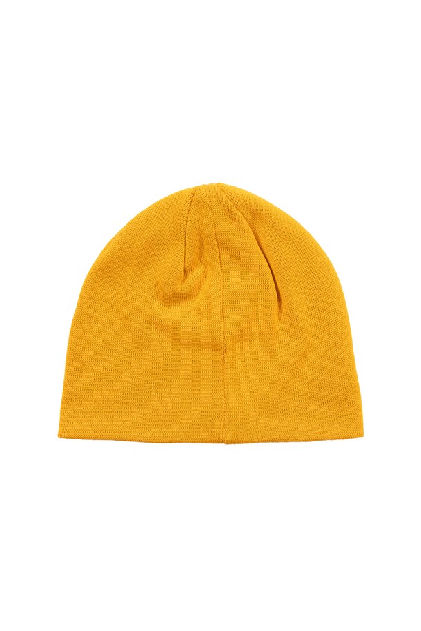 25FW 메리노 스월 비니 쿰컷은 부드러운 메리노울 소재로 제작되어 깊은 깊이감과 두꺼운 두께로 뛰어난 보온성을 제공합니다. 금색과 주황색이 조화롭게 어우러진 컬러는 소용돌이 패턴의 그래픽 디자인과 만나 개성 넘치는 스타일을 연출합니다. 캐주얼, 클래식, 미니멀 룩에 모두 잘 어울리며, 출근룩에도 포인트를 더할 수 있습니다. 가을, 겨울 시즌에 따뜻하고 세련된 스타일을 완성해보세요.
