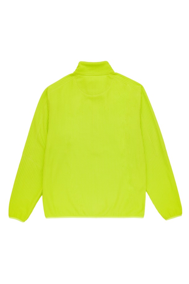 25FW 알피넘 하프 집 플리스 포멜로 자켓은 아웃도어 활동과 일상에서 모두 활용 가능한 플리스 자켓입니다. 두꺼운 두께감의 와플 패턴 플리스 소재로 제작되어 보온성이 뛰어나며, 래글런 소매와 관절형 팔 디자인으로 활동성을 높였습니다. 신축성 있는 소매단과 밑단, 그리고 4방향 스트레치 기능은 편안한 착용감을 제공합니다. 하프 집업 스타일의 포멜로 컬러 자켓으로, 등산룩, 캠핑룩, 스포티, 캐주얼, 고프코어 스타일을 연출하기 좋습니다. 부드러운 촉감과 뛰어난 통기성, 신축성을 갖춘 겨울철 필수 아이템입니다.
