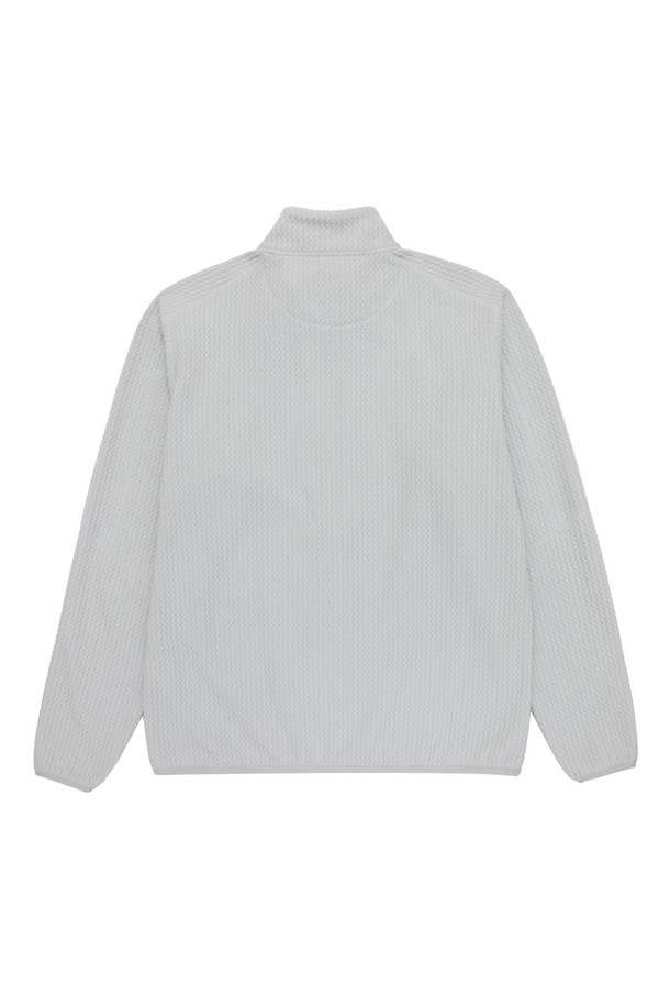 25FW 알피넘 하프 집 플리스 팀버울프는 아웃도어 활동과 일상에서 모두 활용 가능한 플리스 재킷입니다. 부드러운 촉감의 폴리에스터 소재로 제작되었으며, 가을과 겨울에 따뜻하게 착용할 수 있습니다. 래글런 슬리브와 아티큘레이티드 엘보우 구조로 활동성을 높였으며, 엘라스틱 커프스와 밑단 마감으로 편안한 착용감을 제공합니다. 하프 집업 디자인과 텍스처드 패턴, 팀버울프 컬러가 스포티하면서도 캐주얼한 스타일을 연출합니다. 등산룩, 캠핑룩, 산책룩 등 다양한 TPO에 활용 가능하며, 보온, 신축성, 통기성 기능을 갖춘 레귤러핏 플리스 자켓입니다.
