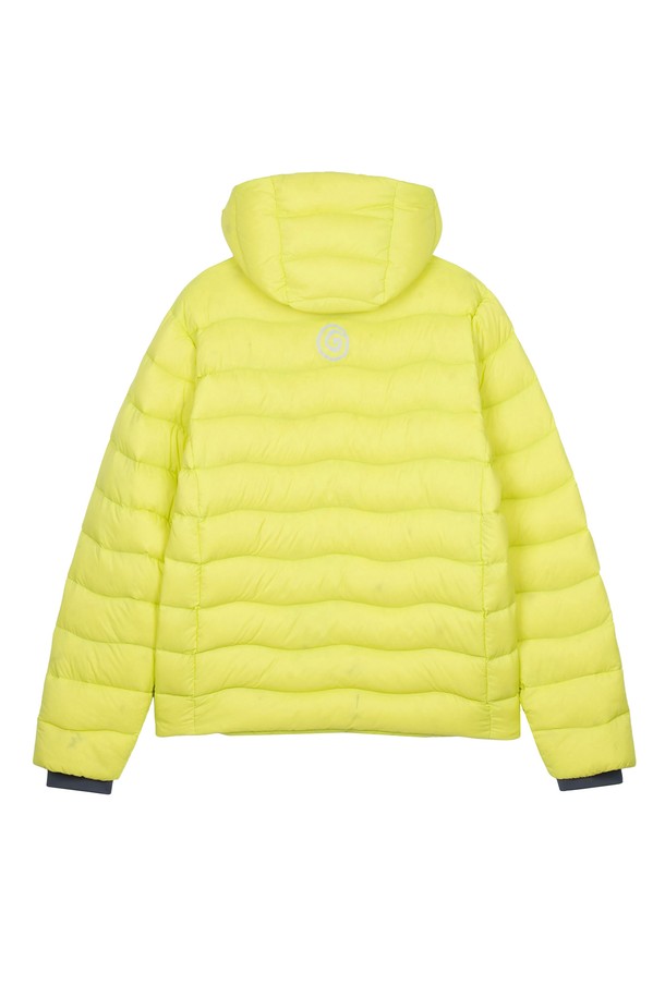 25FW Aether 다운 재킷 (Lizard green)은 아웃도어 활동과 일상생활 모두에 적합한 남녀 공용 다운 재킷입니다. 라이자드 그린 컬러의 무지 디자인으로 스포티하면서도 캐주얼한 스타일을 연출합니다. 두꺼운 두께감과 부드러운 촉감의 나일론, 구스다운, 페더 소재로 제작되어 뛰어난 보온성을 제공하며, 방수 기능으로 변덕스러운 날씨에도 끄떡없습니다. 후드, 양방향 지퍼, 손목 보온 디자인, 다양한 포켓, 리플렉티브 로고, 다운프루프 처리 등 아웃도어 활동에 필요한 기능들을 갖추었으며, 재귀반사 기능으로 안전성을 더했습니다. 등산, 캠핑, 여행 등 다양한 TPO에 활용 가능합니다.
