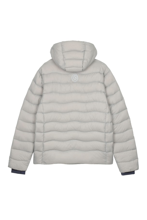 25FW 에이터 다운 재킷 Ash는 일상과 아웃도어 활동에 모두 적합한 겨울철 필수 아이템입니다. 모던한 스타일의 무지 디자인에 애쉬 컬러가 세련된 느낌을 더하며, 레귤러핏으로 편안한 착용감을 선사합니다. 나일론, 구스다운, 페더를 사용하여 보온성과 부드러운 촉감을 동시에 잡았으며, 두꺼운 두께감으로 추운 날씨에도 따뜻하게 몸을 보호해 줍니다. 후드, 외부 포켓 2개, 내부 포켓 1개, 투웨이 지퍼, 손목 보온 디자인, 반사 로고, 발수 가공, 다운프루프 처리 등 다양한 기능과 특징을 갖춰 여행룩, 등산룩, 캠핑룩 등 다양한 TPO에 활용 가능하며 미니멀, 고프코어, 캐주얼 스타일 모두 소화 가능한 활용도 높은 다운 재킷입니다.
