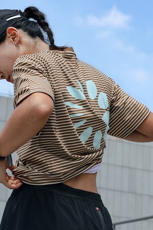 Stripe border Tee Brown