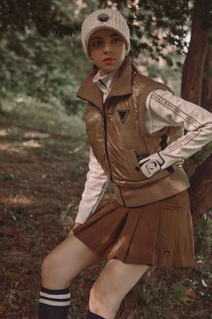 여성 글로시 구스다운 골프 베스트 골드_GOLD-a