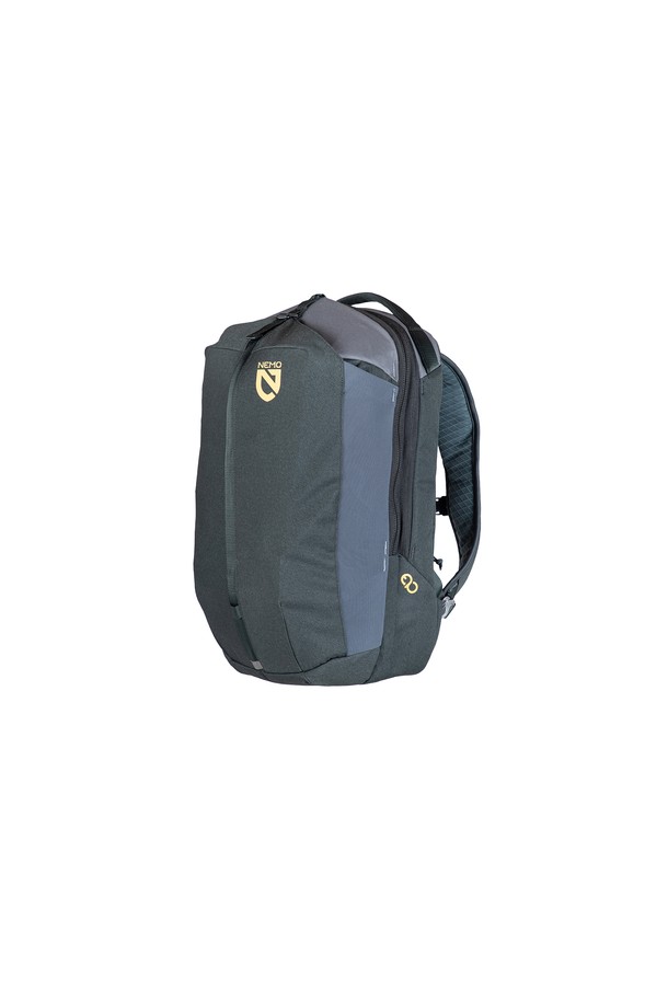 [NEMO] 밴티지 시리즈 20L 백팩은 일상, 여행, 등산, 사이클 등 다양한 용도로 활용 가능한 가방입니다. Chai와 Black 두 가지 색상으로 제공되며, 20L 용량으로 넉넉한 수납 공간을 제공합니다. 방수, 통기, 경량 기능을 갖춘 폴리에스테르 소재의 무지 백팩으로, 지퍼 디자인이 특징입니다. 노트북 수납 공간, 신발 수납 공간, 메쉬 포켓, 숨겨진 보안 포켓, 체스트 벨트, CCubed 쿠셔닝 소재, 자전거 라이트 부착 기능 등 실용적인 특징을 갖추었습니다.
