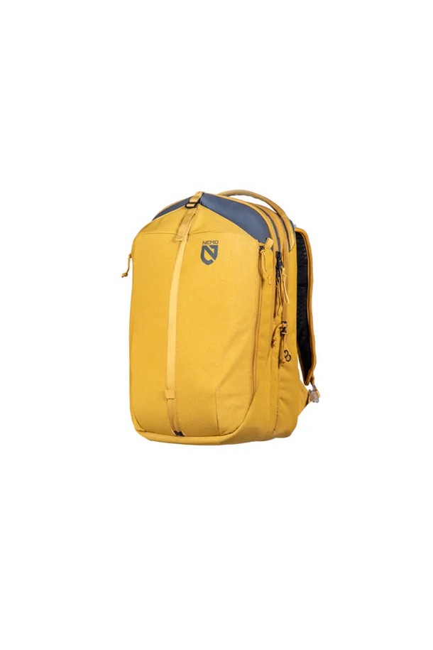 [NEMO] 밴티지 시리즈 26L 백팩은 일상, 비즈니스, 등산, 학생 등 다용도로 활용 가능한 라지 사이즈 백팩입니다. 차이 블랙 컬러의 무지 디자인으로, 나일론과 재생원단을 사용하여 제작되었습니다. 26L 용량의 내부에는 노트북 및 신발 수납공간, 메쉬 포켓이 마련되어 있으며, 상단 손잡이와 체스트벨트가 있어 편리합니다. 방수, 통기성, 경량, 발수 기능을 갖춰 쾌적한 착용감을 제공하며, 친환경 재생소재 사용으로 자연 온도 조절 및 탈취 기능까지 갖췄습니다. 지퍼형 잠금 방식으로 내용물을 안전하게 보호합니다.
