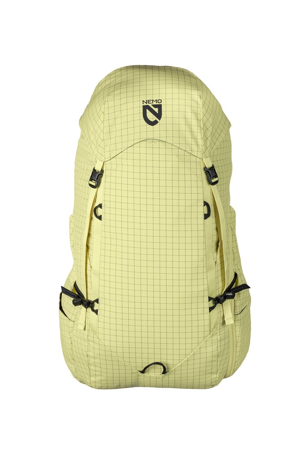 [NEMO] 리졸브 35L 아웃도어 배낭은 등산, 백패킹, 하이킹에 적합한 남녀 공용 배낭입니다. 넉넉한 35L 용량의 이 배낭은 나일론과 폴리에스테르 소재로 제작되었으며, 시트론, 블루 그라나이트, 스모키 올리브 세 가지 색상으로 제공됩니다. 180도 메인 지퍼 오프닝, 조절 가능한 토르소 길이, 성별 특화 체스트 스트랩, 상단 대형 포켓, 사이드 액세스 지퍼, 트레킹폴 부착, 내부 압축 스트랩, 웨이스트 벨트 포켓, 하이드레이션 포켓 등 다양한 기능으로 아웃도어 활동의 편의성을 높였습니다. 방수, 통기성, 사이즈 조절, 경량 기능을 갖춘 사각형 디자인의 지퍼형 배낭입니다.
