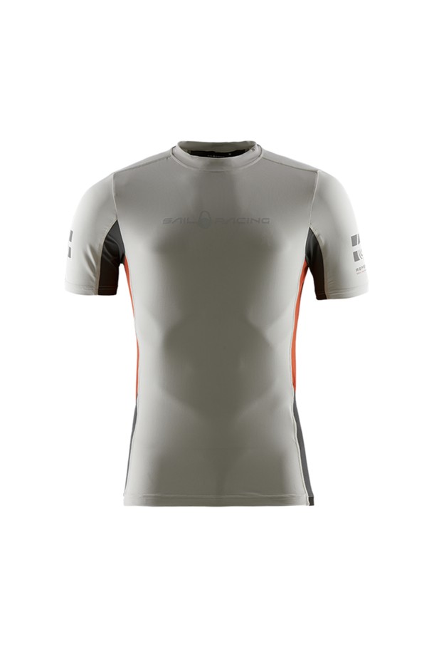 REFERENCE SS 래쉬가드_915는 수영, 서핑, 수상 스포츠를 즐길 때 적합한 남녀 공용 래쉬가드입니다. 여름철 휴가, 리조트, 바캉스룩에 어울리는 스포티하고 미니멀한 디자인으로, 슬림핏의 레귤러 기장으로 제작되었습니다. 화이트와 오렌지 두 가지 색상으로 제공되며, 부드러운 촉감의 나일론과 스판덱스 혼방 소재로 제작되어 우수한 신축성과 속건 기능을 제공합니다. 라운드넥에 반소매 디자인, 얇은 두께감으로 편안하게 착용 가능하며, 자외선 차단 기능이 있어 야외 활동 시 피부를 보호해 줍니다.
