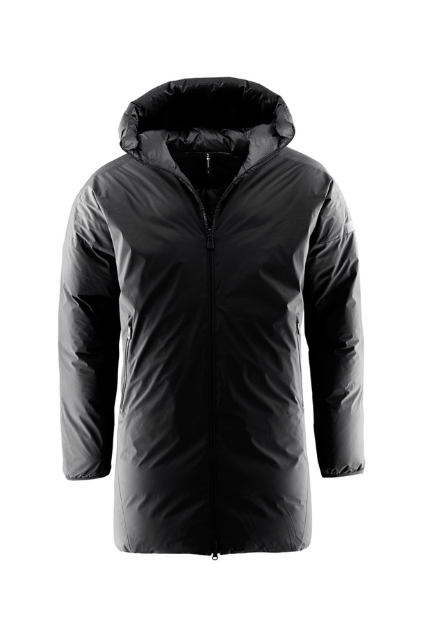 THUNDER REVERSIBLE PARKA(썬더 리버시블 파카)는 남녀 공용으로 착용 가능한 방수 및 보온 기능의 겨울/가을용 아우터입니다. 무지 디자인의 블랙 컬러로, 캐주얼, 스포티, 미니멀 스타일을 연출하기 좋습니다. 두꺼운 두께감과 부드러운 촉감의 나일론 소재로 제작되었으며, 레귤러핏에 긴소매, 후드, 집업 여밈 방식을 갖추었습니다. 양면 착용이 가능하여 실용성을 높인 리버시블 파카입니다.
