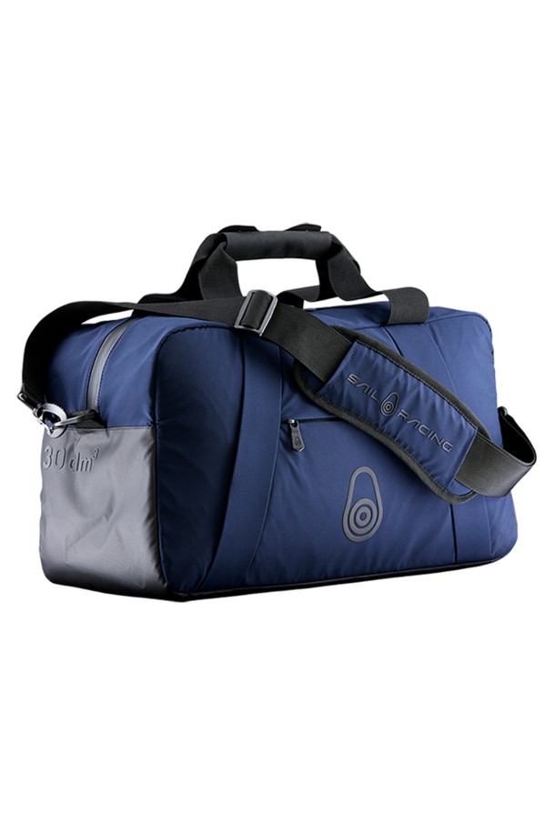 RACE 30 DM3 더플백(696)은 여행과 일상에서 활용하기 좋은 남성용 더플백입니다. 네이비 컬러의 무지 디자인으로, 미니멀, 캐주얼, 시티보이 스타일을 연출하기에 적합합니다. 30 사이즈의 미디엄 크기로 넉넉한 수납공간을 제공하며, 손잡이와 숄더 스트랩, 지퍼형 잠금 방식으로 편리성을 더했습니다. 나일론 소재로 제작되어 내구성이 뛰어나며, 여행룩에 완벽하게 어울리는 실용적인 아이템입니다. 원통형 디자인으로 세련된 멋을 더했습니다.
