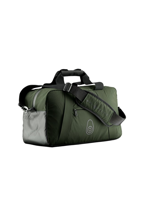 RACE 30 DM3 더플백_785는 여행룩에 어울리는 남성용 더플백입니다. 블랙과 카키 두 가지 색상으로 제공되며, 넉넉한 수납 공간의 라지 사이즈입니다. 튼튼한 나일론 소재와 지퍼형 잠금 방식으로 제작되었으며, 손잡이와 탈부착 스트랩이 있어 편리합니다. 캐주얼, 스포티, 미니멀 스타일을 즐기는 분들께 여행 및 일상에서 활용하기 좋은 스포츠백입니다.
