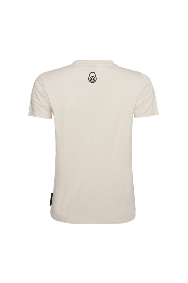 W 게일 로고 티셔츠_115는 여성용 티셔츠로, 봄과 여름에 산책룩이나 봄 소풍룩에 잘 어울리는 제품입니다. 아이보리, 베이지 색상으로 출시되었으며, 베이직하고 캐주얼한 스타일을 연출하기 좋습니다. 부드러운 면 소재로 제작되어 편안한 착용감을 선사하며, 레귤러 핏에 라운드넥, 반소매 디자인입니다. 얇은 두께감과 로고 패턴이 특징이며, 미니멀, 클래식 스타일을 선호하는 분들께 추천합니다.
