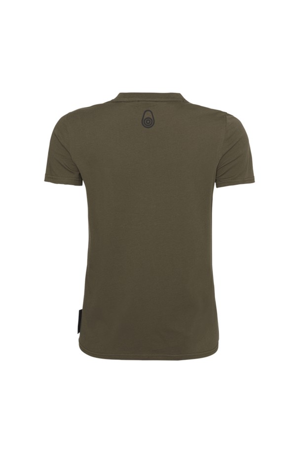 W 게일 로고 티셔츠_778은 여성 고객을 위한 캐주얼 스타일의 반소매 상의입니다. 부드러운 면 소재로 제작되어 편안한 착용감을 선사하며, 레귤러핏으로 제작되어 부담 없이 즐겨 입을 수 있습니다. 카키, 올리브 두 가지 색상으로 출시되어 다양한 하의와 코디하기 용이합니다. 라운드넥 디자인에 로고 프린팅으로 포인트를 더해 베이직하면서도 개성 있는 스타일을 연출합니다. 봄, 여름 시즌 일상복으로 활용하기 좋습니다.
