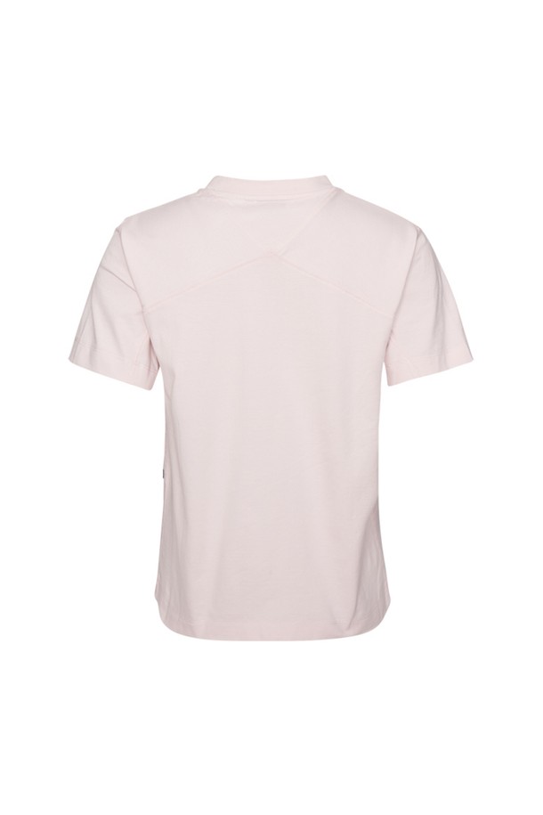 W 레이스 헤비 티_545는 여성용으로 제작된 화이트 컬러의 티셔츠입니다. 봄, 여름에 착용하기 좋은 부드러운 면 소재의 라운드넥 반소매 티셔츠로, 일상생활과 산책룩에 잘 어울립니다. 베이직하고 캐주얼한 스타일과 레귤러핏으로 편안하게 착용할 수 있으며, 무지 디자인에 헤비코튼 소재를 사용하여 튼튼합니다. 미니멀하고 클래식한 무드를 연출하기에 좋은 아이템입니다.
