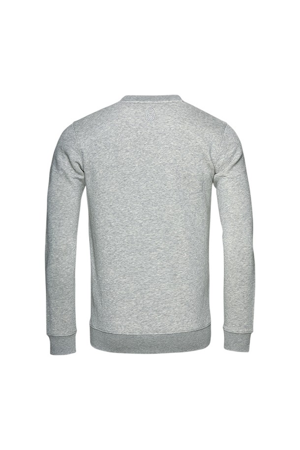 **BOWMAN SWEATER_925 (보우먼 스웨터_925)**는 남성을 위한 베이직하고 캐주얼한 스타일의 상의입니다. 부드러운 촉감의 면 소재로 제작되었으며, 가을과 겨울에 따뜻하게 착용하기 좋습니다. 레귤러 핏에 라운드넥 디자인으로 편안한 착용감을 제공합니다. 그레이 컬러에 로고 프린팅으로 포인트를 더했으며, 두꺼운 두께감과 긴 소매 기장으로 보온성을 높였습니다. 캐주얼, 클래식, 미니멀 스타일을 즐겨 입는 분들에게 추천합니다.
