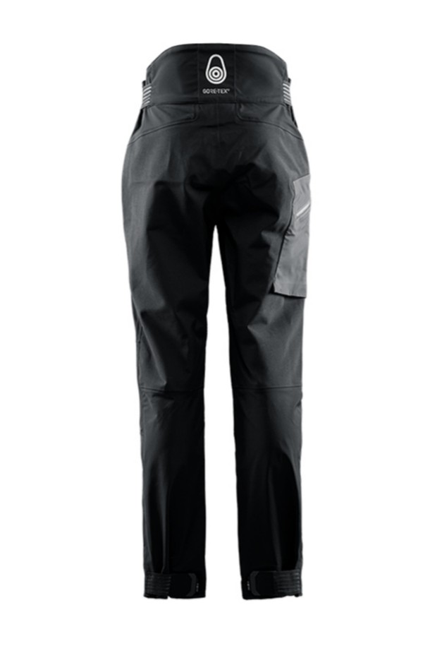 W 레퍼런스 팬츠_999는 여성용 긴바지로, 아웃도어 활동과 일상생활 모두에 적합합니다. 블랙 컬러의 무지 디자인에 나일론 소재를 사용하여 봄, 여름, 가을 계절에 얇고 부드러운 착용감을 제공합니다. 레귤러핏으로 제작되었으며, 카고 스타일의 포켓 디테일과 밴딩 처리로 활동성을 높였습니다. 스포티하면서도 캐주얼한 스타일로, 여행룩이나 산책룩에 미니멀하게 연출하기 좋습니다. 신축성이 있어 편안한 착용감을 선사합니다.
