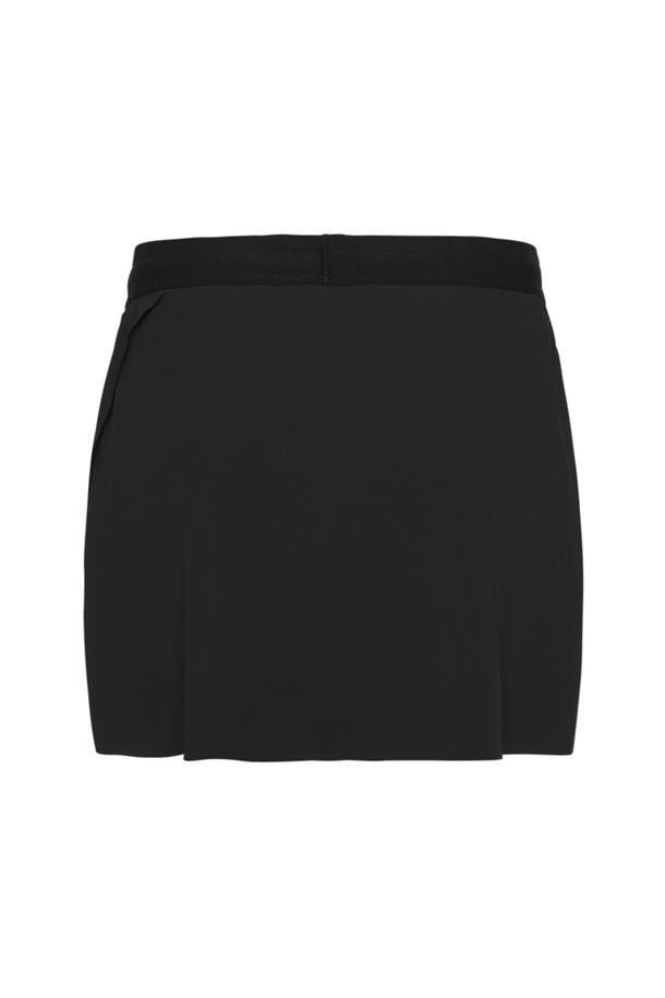 W 레이스 스커트_999는 여성용 레이스 스커트로, 일상과 스포츠 활동 모두에 적합합니다. 슬림핏 H라인으로, 봄, 여름, 가을 계절에 얇고 부드러운 폴리에스터 소재로 제작되어 편안한 착용감을 선사합니다. 미니멀하고 스포티한 스타일을 연출하며, 드로우스트링 디테일이 특징입니다. 데이트룩, 모임룩 등 다양한 TPO에 캐주얼하게 매치하기 좋습니다.
