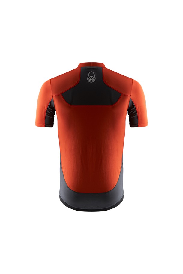 REFERENCE SS 래쉬가드_490은 여름철 수영, 서핑, 수상 스포츠를 즐기기에 적합한 스포티한 래쉬가드입니다. 슬림핏 디자인에 라운드넥으로 제작되었으며, 얇고 부드러운 촉감의 나일론과 스판덱스 혼방 소재로 편안한 착용감을 제공합니다. 자외선 차단, 흡습, 속건 기능을 갖춰 여름 바캉스룩, 휴가룩으로 활용하기 좋습니다. 반소매에 무지 패턴의 레드 컬러로, 어떤 스타일에도 쉽게 매치할 수 있습니다.
