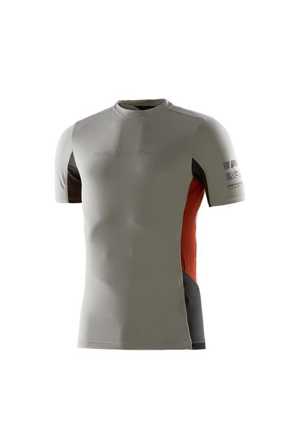 REFERENCE SS 래쉬가드_915는 수영, 서핑, 수상 스포츠를 즐길 때 적합한 남녀 공용 래쉬가드입니다. 여름철 휴가, 리조트, 바캉스룩에 어울리는 스포티하고 미니멀한 디자인으로, 슬림핏의 레귤러 기장으로 제작되었습니다. 화이트와 오렌지 두 가지 색상으로 제공되며, 부드러운 촉감의 나일론과 스판덱스 혼방 소재로 제작되어 우수한 신축성과 속건 기능을 제공합니다. 라운드넥에 반소매 디자인, 얇은 두께감으로 편안하게 착용 가능하며, 자외선 차단 기능이 있어 야외 활동 시 피부를 보호해 줍니다.
