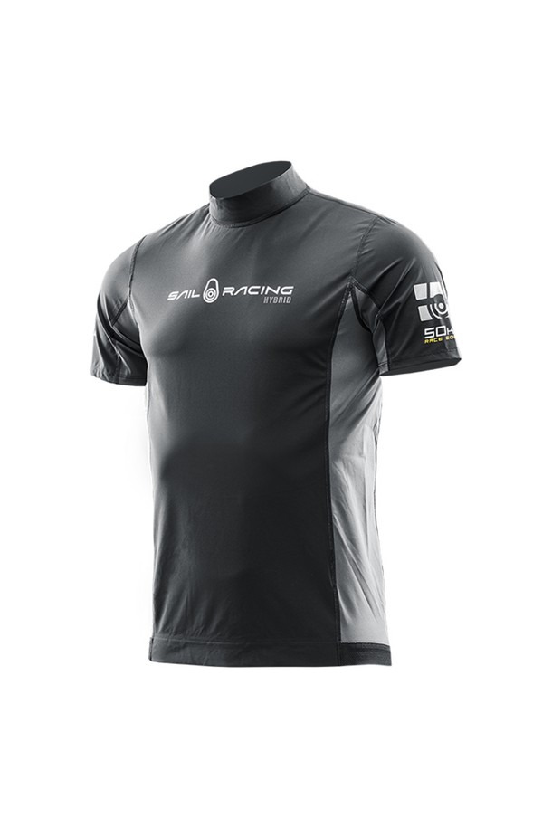 Orca Hybrid Ss_999 (오르카 하이브리드 반소매 999) 래쉬가드는 여름철 수영, 서핑, 스노클링을 즐기기에 적합한 공용 제품입니다. 블랙 컬러의 슬림핏 디자인으로, 자외선 차단 기능과 뛰어난 신축성, 속건 기능이 특징입니다. 나일론과 스판덱스 혼방 소재로 제작되어 부드러운 촉감을 선사하며, 하프넥 라인과 로고 패턴 디자인으로 스포티한 스타일을 강조합니다. 얇은 두께감으로 편안한 착용감을 제공하며, 휴가룩, 리조트룩, 여름 바캉스룩에 완벽하게 어울립니다.
