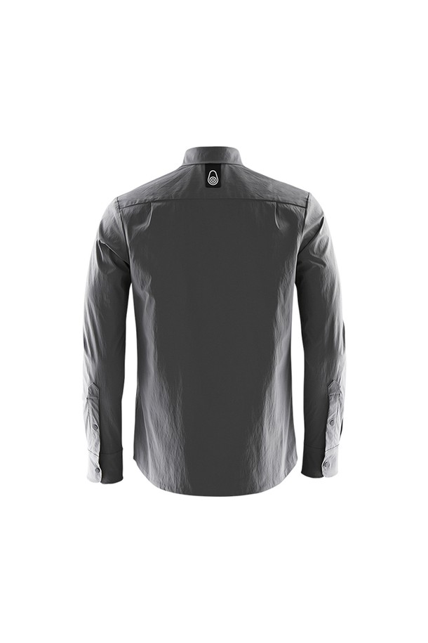 "RACE SHIRT_957"는 남성용 상의로, 캐주얼, 미니멀, 클래식 스타일을 아우르는 셔츠입니다. 봄, 가을에 적합하며, 출근룩으로도 활용하기 좋습니다. 부드러운 면 소재에 레귤러핏, 긴소매, 카라 디자인으로 제작되었으며, 얇은 두께감과 무지 패턴에 그레이 컬러를 적용하여 세련된 느낌을 더했습니다. 실용성을 위해 포켓 디테일을 더했으며, 레귤러 기장으로 편안하게 착용할 수 있습니다.
