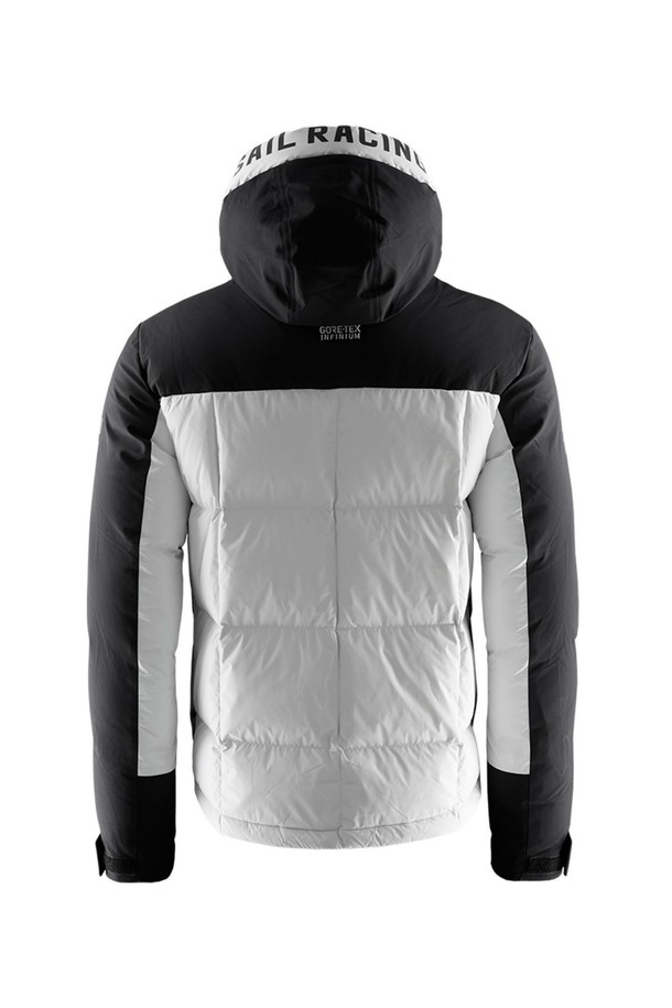 블랙과 화이트 컬러로 출시된 GLACIER 재킷(106)은 남성용 겨울 아우터입니다. 보온성과 방수 기능을 갖춘 두꺼운 두께의 패딩 재킷으로, 일상생활과 아웃도어 활동 모두에 적합합니다. 레귤러 핏의 긴 소매 집업 스타일이며, 스포티, 캐주얼, 미니멀한 스타일을 연출할 수 있습니다. 무지 패턴에 포켓 디테일과 배색 디자인이 더해져 세련된 느낌을 줍니다. 여행룩, 캠핑룩 등 다양한 TPO에 활용 가능합니다.
