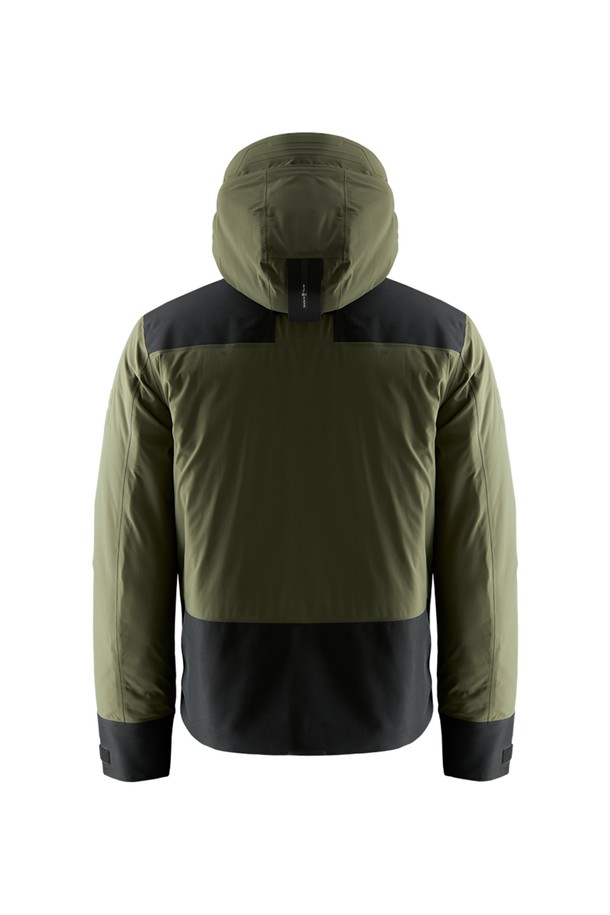 글래시어 베이 재킷(GLACIER BAY JACKET)은 방수, 방풍 기능을 갖춘 남녀 공용 테크니컬 재킷입니다. 하이킹, 스노우스포츠, 아웃도어 활동에 적합하며, 겨울철 스타일리시한 등산룩, 데일리룩, 여행룩을 연출할 수 있습니다. GORE-TEX 소재와 그래핀 라이닝, 프리마로프트 충전재를 사용하여 보온성을 높였으며, YKK 지퍼, 후드 및 밑단 조절 기능으로 편의성을 더했습니다. 카본 다크 네이비, 웜 베이지, 글래시어 베이, 올리브 등 4가지 색상으로 출시되어, 스포티하고 미니멀한 아웃도어 스타일을 완성합니다. 부드러운 촉감의 두꺼운 패딩 안감과 긴소매 디자인으로 겨울철 추위로부터 몸을 보호해 줍니다.
