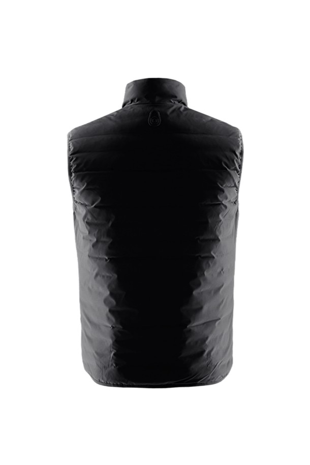 FLOOD 리버시블 베스트(999)는 봄, 가을 시즌에 활용하기 좋은 공용 베스트입니다. 블랙 색상의 무지 디자인으로, 캐주얼과 스포티한 스타일 연출에 용이합니다. 나일론 소재로 제작되어 부드러운 촉감을 제공하며, 레귤러 핏의 집업 스타일로 편안하게 착용할 수 있습니다. 양면으로 활용 가능한 리버시블 디자인은 다양한 스타일을 연출하도록 돕습니다. 산책이나 여행 시, 가볍고 실용적인 아우터로 추천합니다.
